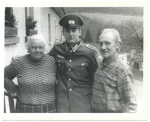 Helmut Kühn mit Großeltern